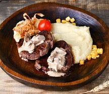 Телячьи медальоны с трюфельным соусом