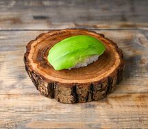 Суши с авокадо