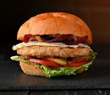 Чикен Бургер с яйцом