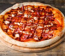 Пицца из дровяной печи Цыпленок-барбекю