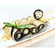Рулетики из баклажанов с сыром