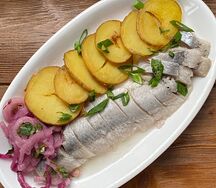 Сельдь с запеченным картофелем