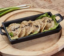 Фирменные пельмени с уткой и устричным соусом