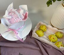 Комбо №2 Морковный кулич с лимонным кремом внутри и кейк-попсы Цыпы