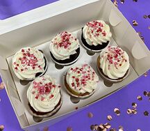 Капкейки белые с сердечками