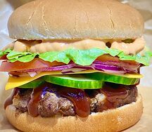 Американский бургер с говяжьей котлетой