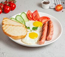 Яичница с сосисками