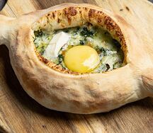 Хачапури по-аджарски со шпинатом