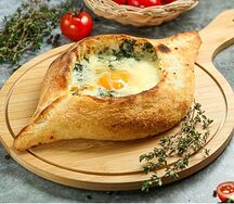 Хачапури по-аджарски с зеленью