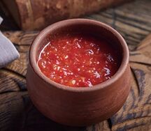 Аджика из спелых томатов и болгарского перца 