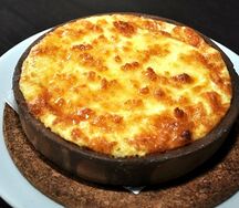 Жареный сулугуни с помидорами