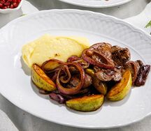 Печень кролика с яблоками