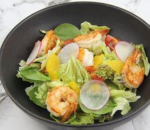 Микс салат с креветками, авокадо и цитрусами