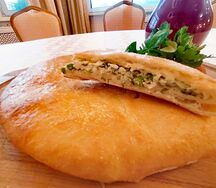 Пирог с яйцом и луком