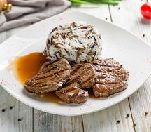 Медальон из говядины с диким рисом
