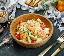 Цезарь с тигровыми креветками