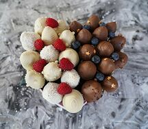 Классика в сердце с голубикой и малиной размера S