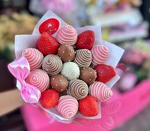 Букет из клубники Нежный шарм размера S