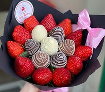 Букет из клубники Комплимент размера S