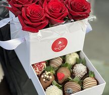 Шкатулка с клубникой в шоколаде S