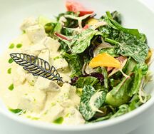 Теплый салат с языком и трюфельным соусом