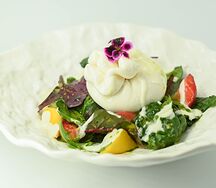 Буратта с фруктами, медом и алоэ
