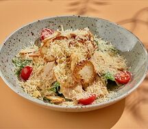 Салат Цезарь с курицей