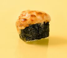 Запечённый гункан со снежным крабом