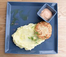 Котлетка куриная с картофельным пюре