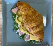 Круассан с бужениной и сыром