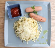 Макароны с сосиской и сыром