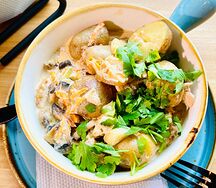 Жаркое с курицей и грибами