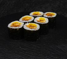 Маки с угрем и такуаном