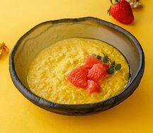 Рисовая каша на кокосовом молоке с грейпфрутом и соусом из манго