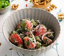 Овощной салат по-грузински с грецкими орехами