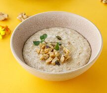 Овсяная каша с медом и грецким орехом