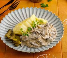 Бефстроганов с пюре