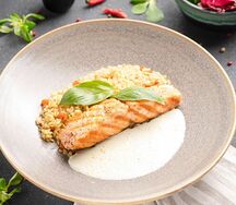 Лосось гриль с булгуром