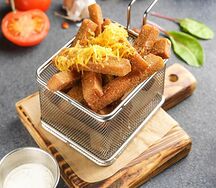 Гренки с чесноком и сыром чеддер