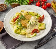 Котлеты из трески с соусом баже и кабачками