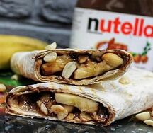 Нутелла с ягодами в лаваше