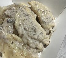 Вареники с грибами в сливочно-грибном соусе