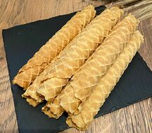 Вафельная трубочка с варёной сгущёнкой