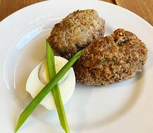 Мясные зразы с зелёным луком и яйцом