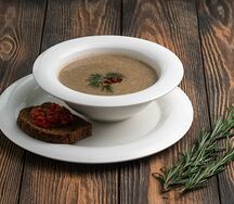 Грибной крем-суп с гренками из пшеничного хлеба
