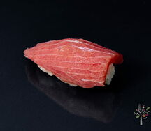 Суши с тунцом