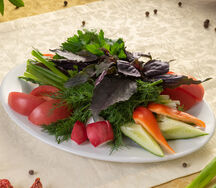 Овощное ассорти и свежая зелень