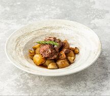 Мраморная говядина с бэйби-картофелем и грибами