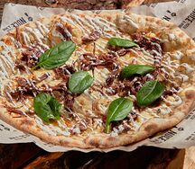 С томленой говядиной и перечным соусом