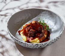 Томленые щечки с пюре